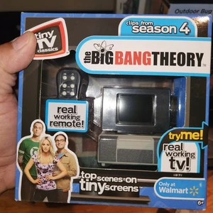 NUEVO Mini TV Tiny TV Classic The Big Bang Theory Temporada 4 con Control Remoto - Reproduce Clips - Imagen 1 de 5