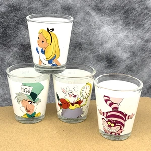 Juego de 4 vasos de chupito Disney Alicia en el País de las Maravillas. Conejo Sombrerero Loco Gato de Cheshire - Imagen 1 de 9