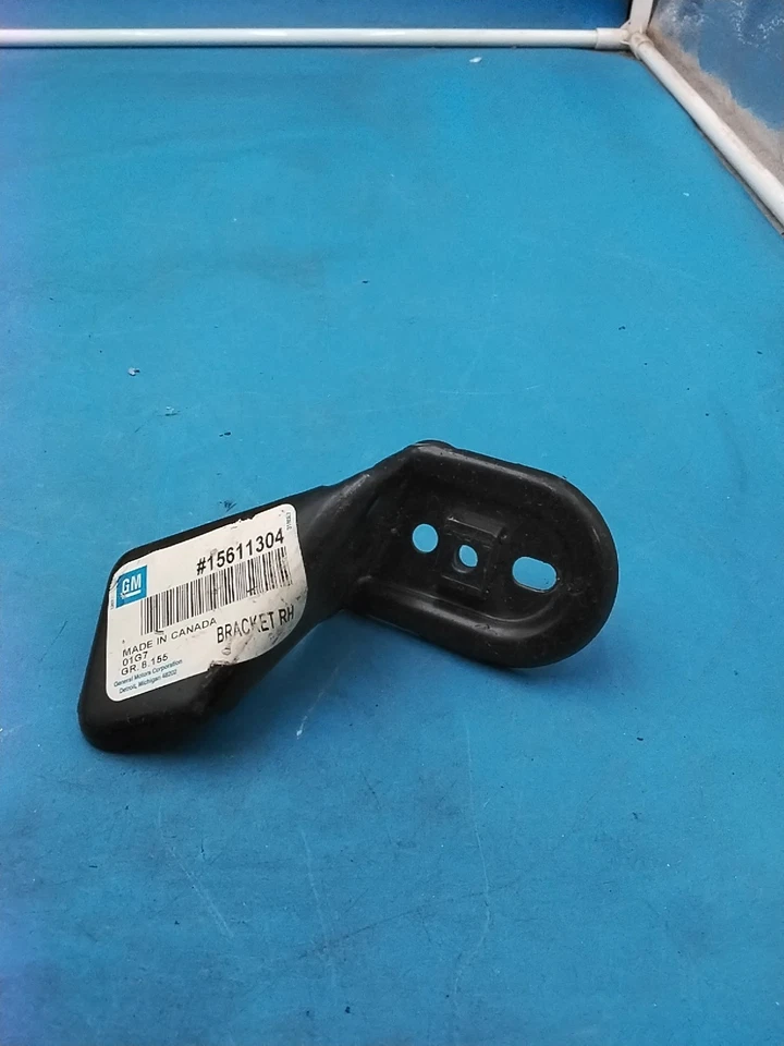1998-2000 CHEVROLET GMC C2500 K2500 BRACKET ASM FRT W/H PNL LW 15611304 NEW OEM - Image 1 of 2