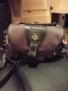 Small Body Glove Camera/   Bag 9" X 5" X 6"  Shoulder Strap & handle 4 pockets - Picture 1 of 12