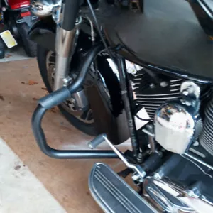 Black Highway Engine Guard Crash Bar For 1997-2008 Harley Touring FLTR FLHX FLHT - Foto 1 di 10