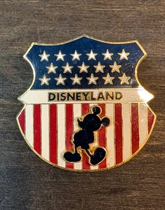 Disney Mickey Mouse Escudo Esmalte Pin - Imagen 1 de 2