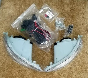 2002-2004 Toyota Solara Right/LEFT Side Fog Light/Lights OEM 945 200 06/05 PAIR - Picture 1 of 5