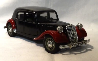 BURAGO AZUR MODELS RARO MODELLO E COLORE - CITROEN T.A. 15 CV SCALA 1:24  --317- - Immagine 1 di 4