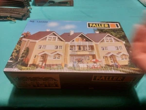 Faller Modellbausatz 3 Reihenhäuser - Bild 1 von 2