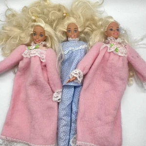 Muñecas Barbie 1993 para dormir muñecas de cuerpo suave rubias ojos azules rosa azul noche PJS - Imagen 1 de 4