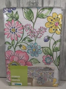 Celebrate Together Cottage Floral Tablecloth, Big Flower Print Fabric 70 Round - Picture 1 of 4