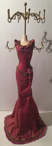 Mannequin forme de corps porte-exposition de bijoux berline fille vieille robe ouest magenta
