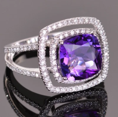 Anillo de compromiso de doble halo de circonita cúbica brillante de 3,81 quilates de amatista de corte cojín con 0,60 quilates Foto 1 de 4