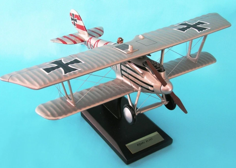 Aeronave de caça Daron Worldwide Trading ESFN035 1:20 PFALX DIII com suporte - Imagem 1 de 1