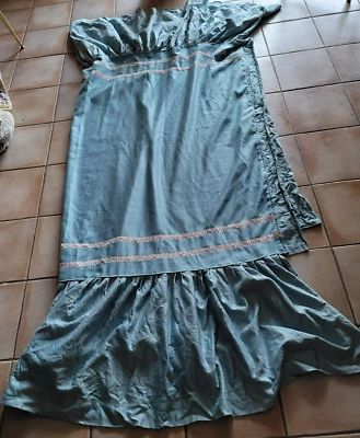 LINGE ANCIEN VINTAGE DESSUS  DE LIT  BLEU AVEC RETOMBE 2 m 30 SUR 2 m 15 - Photo 1/4