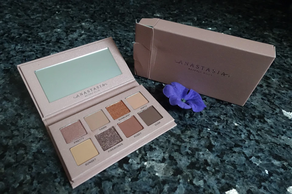 Anastasia glam to go all in one mini palette