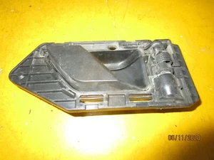 MANILLA INTERIOR DELANTERA DERECHA CITROEN BERLINGO AÑO 2001 REFERENCIA 96214287 - Imagen 1 de 4
