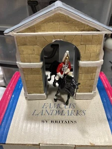 VTG NEAR MINT, FAMOUS LANDMARKS "HORSEGUARDS" #8903, SLIGHT SECOND, READ! - Picture 1 of 7