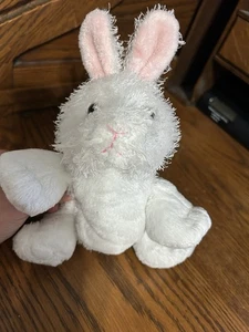 WEBKINZ GANZ WHITE BUNNY THE PLUSH FLUFFY BUNNY RABBIT WITH FREE SHIPPING - Picture 1 of 3