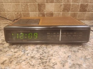 CLEAN! Alarm Clock Model: D 3670/17-Dual-Vintage-Green Numbers-Tested Works - Picture 1 of 13