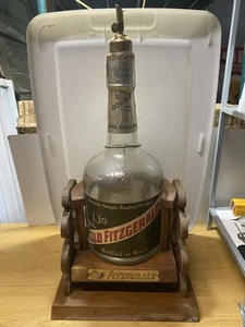 Antigua botella Fitzgerald de un galón Stitzel Weller en relieve original Swinger Cradle - Imagen 1 de 24