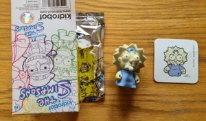 Kidrobot x Simpsons - Zombie Maggie • Series 2 • 2010 • 3” Vinyl Figure - Picture 1 of 7