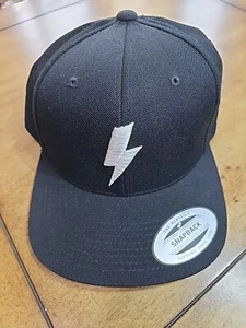 Praxis Vapors By Yupoong The Classics Snapback Lighting Bolt Black OSFM NWOT - Picture 1 of 8