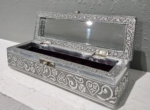 Caja de joyas/anillos con flores de plata forro de terciopelo borgoña con espejo vintage 8" - Imagen 1 de 8