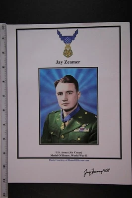 LOTE: Diez fotos biográficas autógrafas del destinatario de la medalla de honor de la Segunda Guerra Mundial ~ Foto 1 de 4