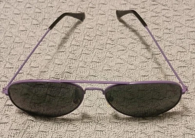 Gafas de sol con marco de acero púrpura Foto 1 de 4
