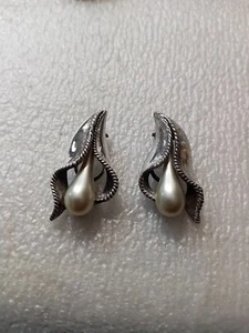 Set orecchini vintage Tortolani finte perle stilizzate calla giglio clip on - Foto 1 di 1