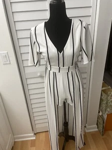 Lightweight Open Back Jumpsuit Romper Shorts Sz 3 Small - Picture 1 of 6