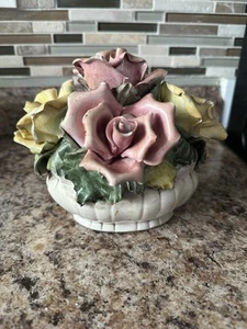 VTG Nuova Capodimonte Flower centerpiece Yellow Pink Roses Made In Italy - Picture 1 of 10