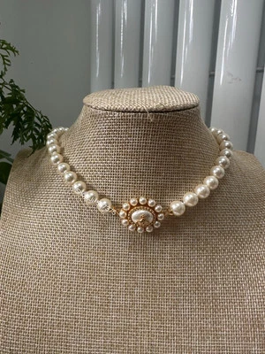 Vivienne Westwood AMAYA ORB FAUX PEARL Choker Gold - Image 1 of 4