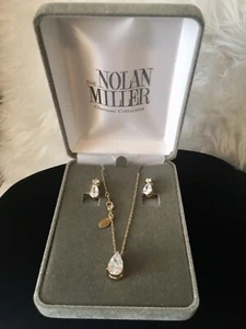 Collana Nolan Miller tono oro zirconi a forma di pera diamanti con orecchini pendenti - Foto 1 di 24