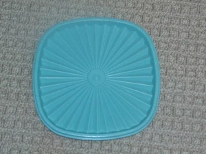 VINTAGE TUPPERWARE TURQUOISE SQ 7 1/2” SERVALIER REPLACEMENT LID #839--FREE SHIP - Bild 1 von 2
