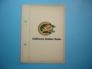 1971/72 TORONTO SUN NHL ACTION HOCKEY PHOTO CALIFORNIA GOLDEN SEALS LOGO SHARP!!
