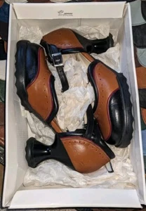 FLUEVOG MINI: MENGE DOPPELKNÖCHELRIEMEN PUMPS US 7 braun schwarz rot ABSÄTZE SCHUHE - Bild 1 von 1