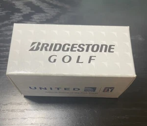 2 UNITED AIRLINES LOGO GOLF BALLS - New In Box - Picture 1 of 3