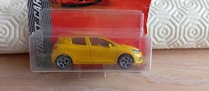 MAJORETTE - RENAULT CLIO SPORT AMARILLO BLISTER MALO 1/64 APROX *NUEVO* - Imagen 1 de 5
