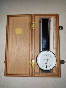 Thies Proben Hygrometer in Holzschachtel, Metall; 21,5 cm hoch, 8 cm breit - Foto 1 di 7