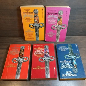 Five Book of Swords Books by Fred Saberhagen No's 2&3 / Lost Swords No.'s 1,5 &6 - Foto 1 di 6