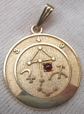Talisman Creations Oro Amarillo 14k Sagitario Zodiaco Colgante con Granate COMO NUEVO Foto 1 de 4