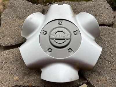 TAPA CENTRAL RUEDA NISSAN PATHFINDER OEM 2 TONOS 40342 2W600 1999 2000 2001 2002 Foto 1 de 3