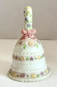 Vintage rosa weiß Blumenbänder dekorativ 4"" Glocke Figur zierlich - Bild 1 von 5