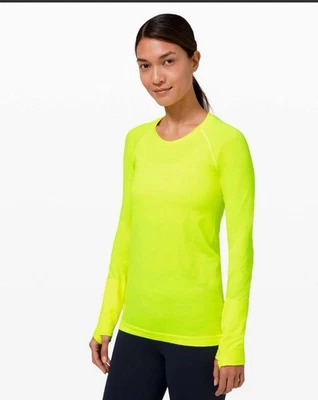 Manga Longa Lululemon Swiftly Tech 2.0 Feminina Tamanho 6 Amarela - Imagem 1 de 4