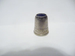 FINGERHUT VINTAGE STAHL? BAND OF PALMATE SHIELDS OR FANS W/BLUE GLAS TOP - Bild 1 von 5