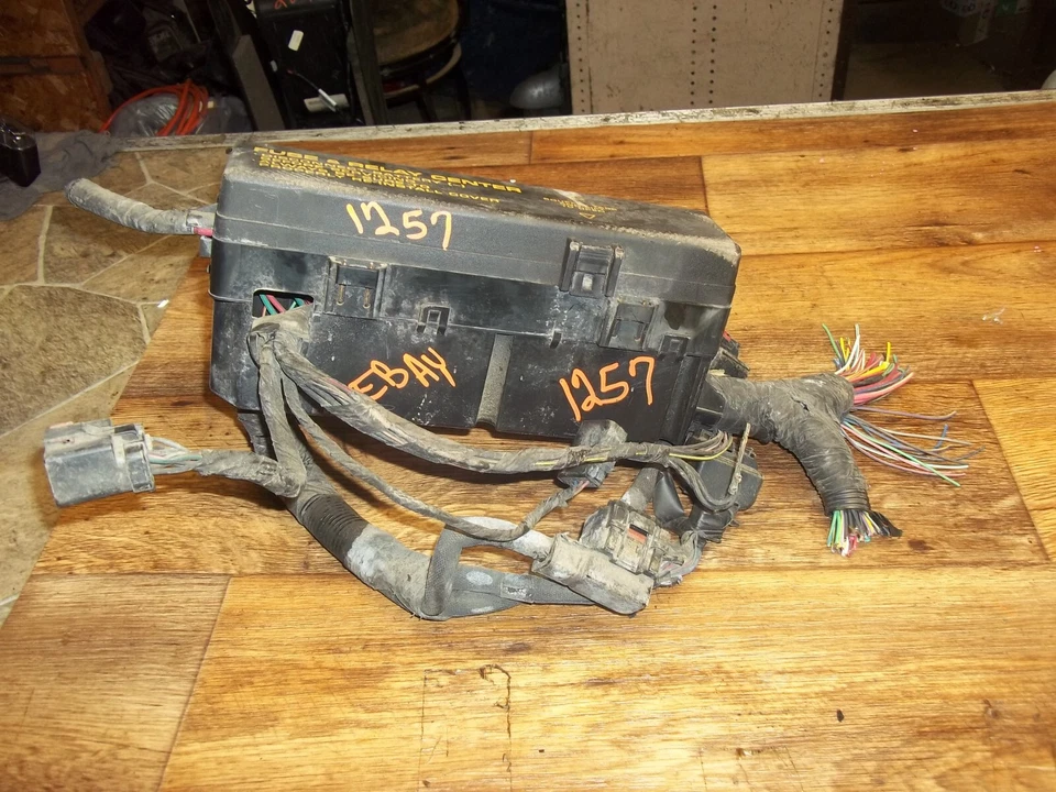 2000-2004 CONCORD 300M INTREPID LHS Engine Fuse Relay Box Block Assembly OEM - Image 1 of 4