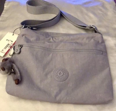 Bandolera Kipling Annabelle nueva con etiquetas - gris paloma/lavanda con mono Foto 1 de 4