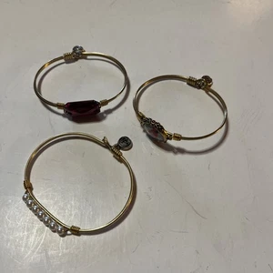 VTG Lot Of 3 L & D Goldtone Bracelets 6.5” Cardinal, Faux Pearl, Red Stone - Picture 1 of 6