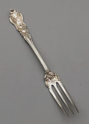 Antiguo tenedor de bayas de fresa de 3 dientes plato de plata International Moselle Foto 1 de 3