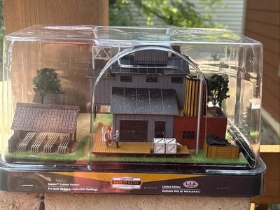 Gold Line Menards 279-5002 HO Gauge Dakota Cabinet Factory NIB LED Lights - Image 1 of 4