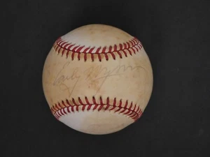 EARLY WYNN SIGNED OFFICIAL NATIONAL LEAGUE BASEBALL WITH JSA COA - Picture 1 of 2