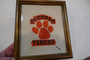 De colección 1981 Clemson Tigers acabado pata punto de cruz bien enmarcado - Imagen 1 de 4